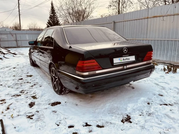 Mercedes-Benz S-класс 1992 года выпуска за 500 тыс. рублей