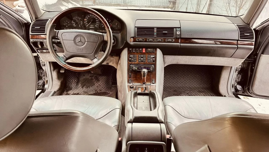 Mercedes-Benz S-класс 1992 года выпуска за 500 тыс. рублей