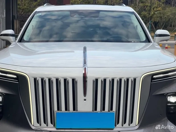 Hongqi E-HS9 2022 года выпуска за 8,2 млн рублей