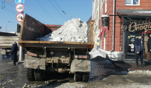 Как чистят снег в Барнауле