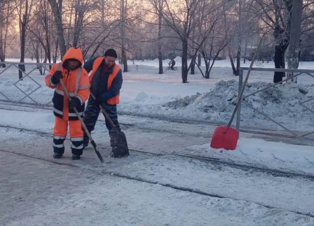 Как чистят снег в Барнауле