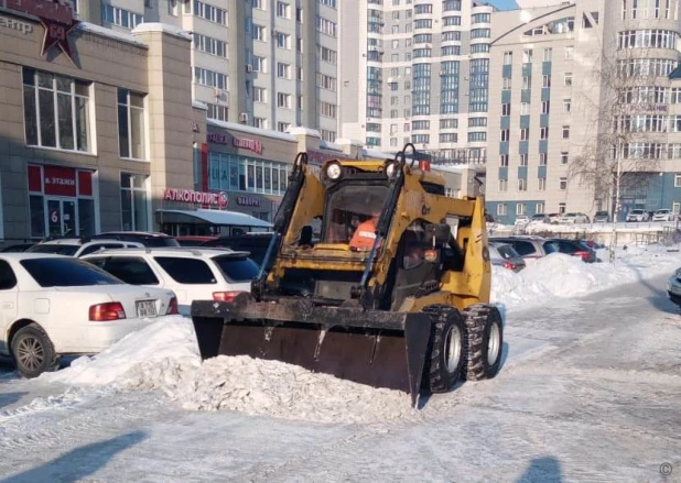 Как чистят снег в Барнауле