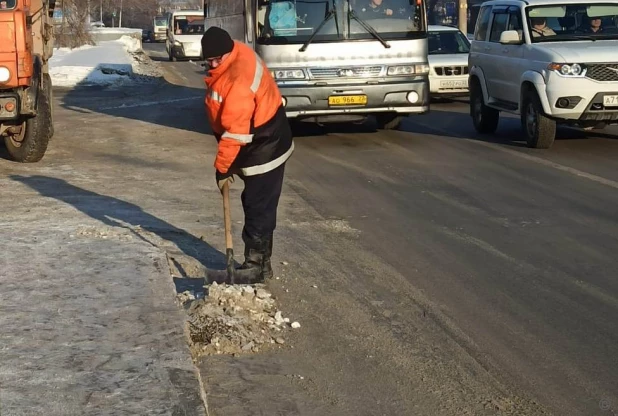 Как чистят снег в Барнауле