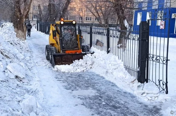 Как чистят снег в Барнауле