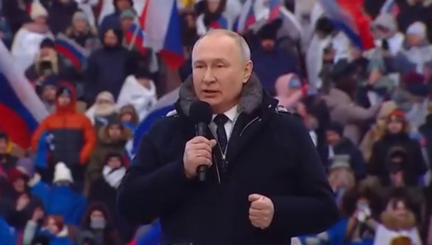 "Военнослужащих поддерживает вся страна": Путин выступил в Лужниках
