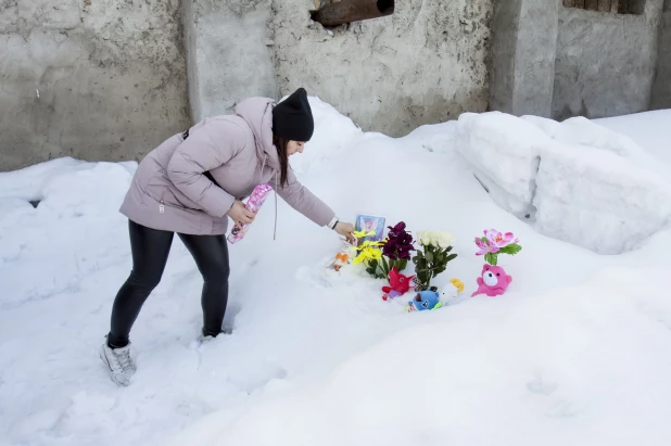 Как в селе Урожайное Советского района переживают гибель полуторагодовалой девочки от рук матери. 