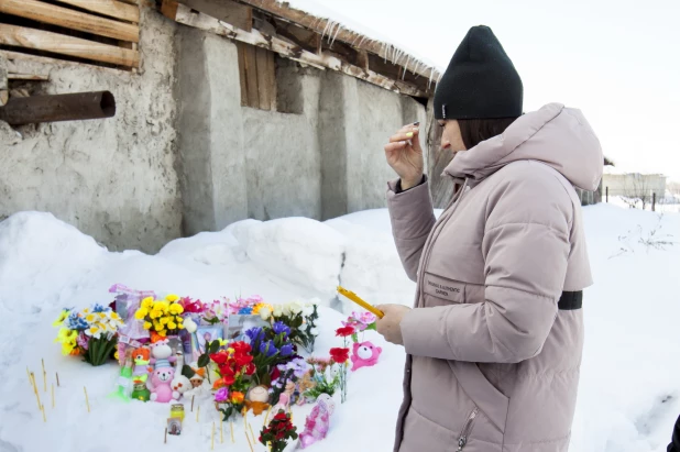 Как в селе Урожайное Советского района переживают гибель полуторагодовалой девочки от рук матери. 