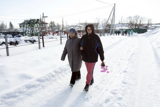 Как в селе Урожайное Советского района переживают гибель полуторагодовалой девочки от рук матери. 