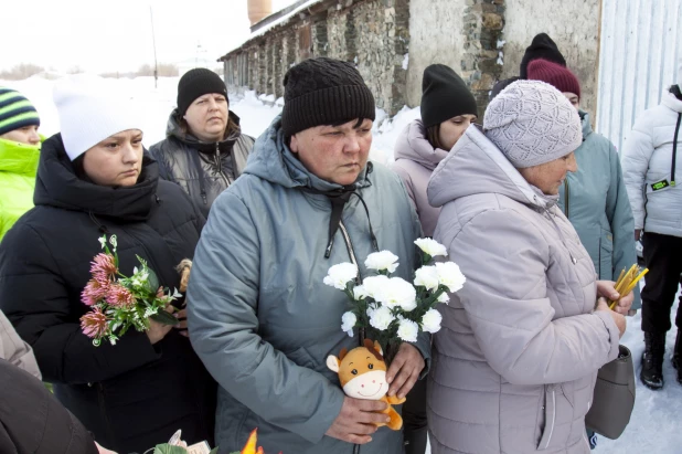 Как в селе Урожайное Советского района переживают гибель полуторагодовалой девочки от рук матери. 