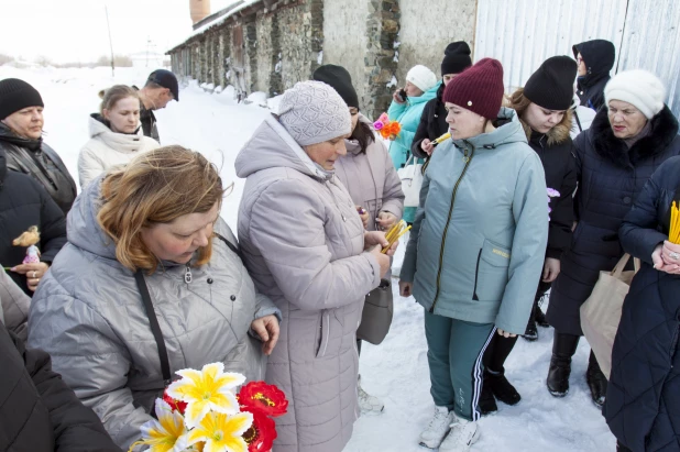 Как в селе Урожайное Советского района переживают гибель полуторагодовалой девочки от рук матери. 