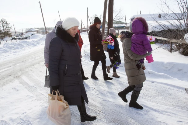 Как в селе Урожайное Советского района переживают гибель полуторагодовалой девочки от рук матери. 