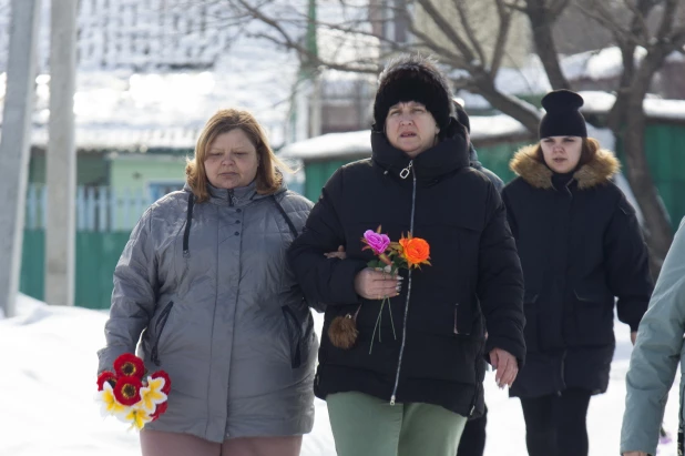 Как в селе Урожайное Советского района переживают гибель полуторагодовалой девочки от рук матери. 