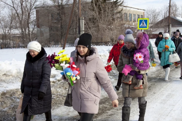 Как в селе Урожайное Советского района переживают гибель полуторагодовалой девочки от рук матери. 