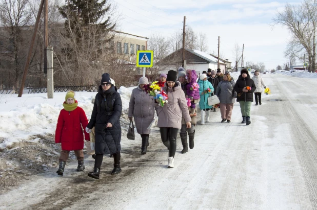 Как в селе Урожайное Советского района переживают гибель полуторагодовалой девочки от рук матери. 