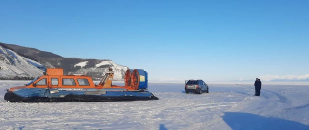 Судно столкнулось с автомобилем.