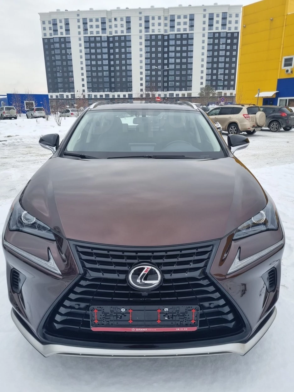 Молодой Lexus цвета темного шоколада продают за 4 млн рублей в Барнауле