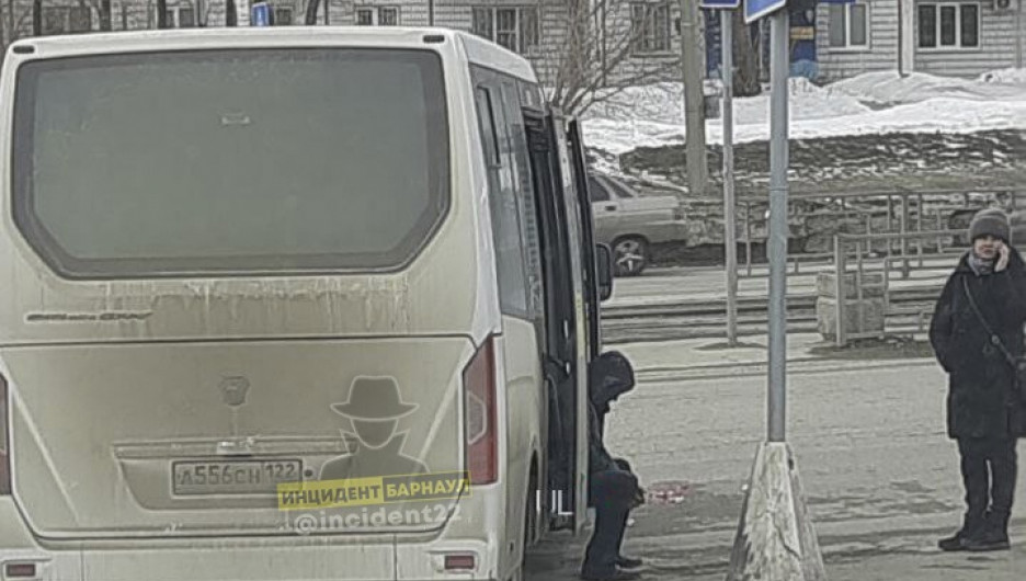 Автобус сбил мужчину на пешеходном переходе в Барнауле 