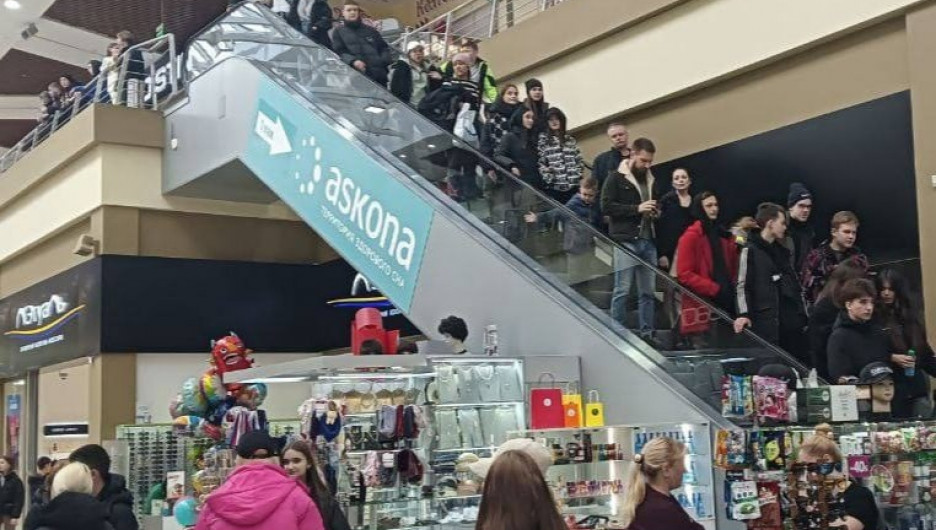 В бийском торговом центре заметили толпы подростков, которые пришли посмотреть драку 