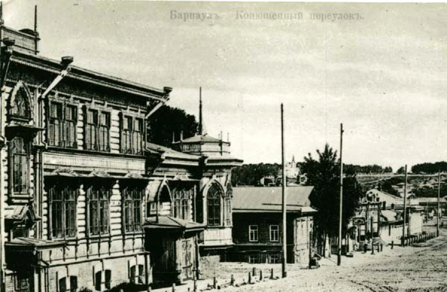 Гимназия Будкевич на открытке начала ХХ века.