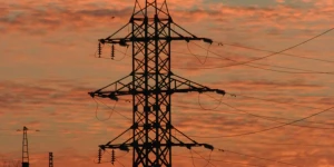 Персиковый закат и ЛЭП.