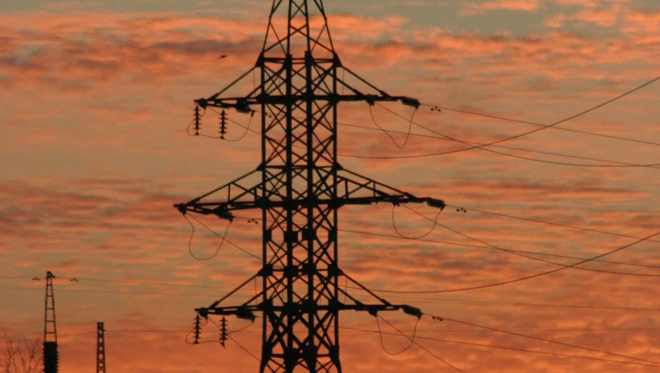 Персиковый закат и ЛЭП.