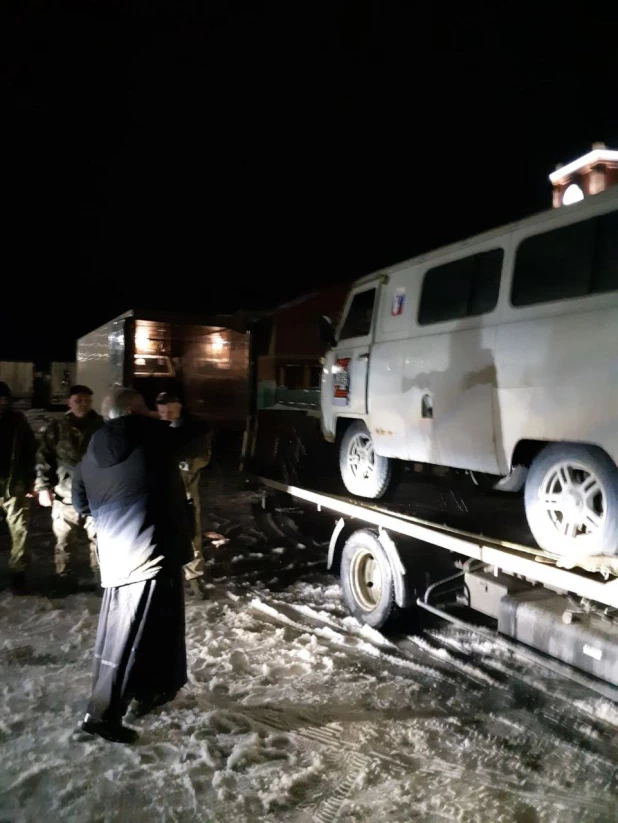 Военнослужащим в зоне СВО отправили гуманитарный груз, УАЗ и Ниву в Барнауле

