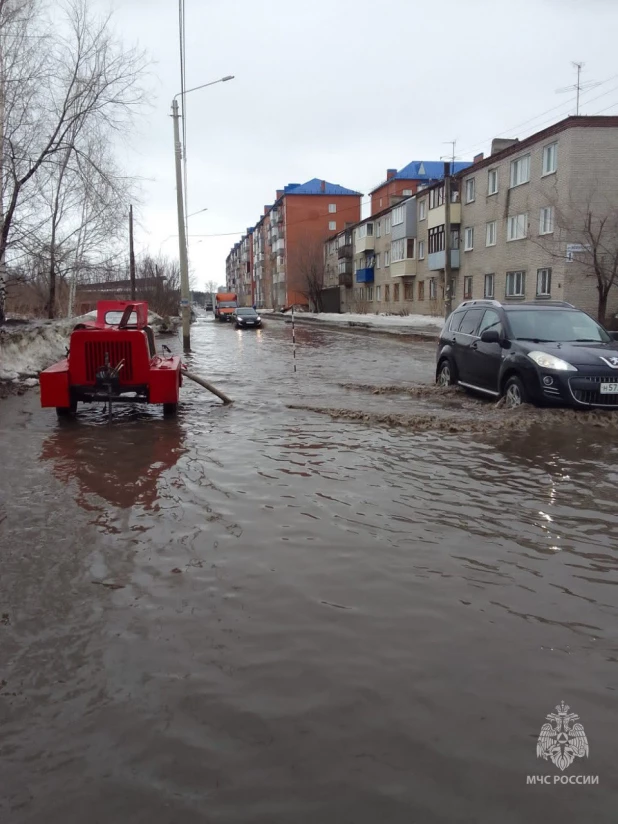 Подтопление дороги в Бийске.