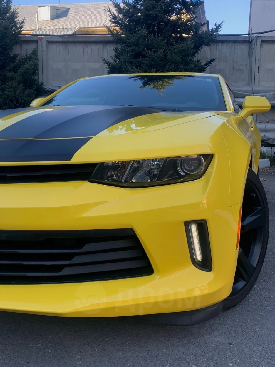 Шустрый и яркий Chevrolet Camaro продают в Барнауле по цене однушки - за  2,8 млн рублей