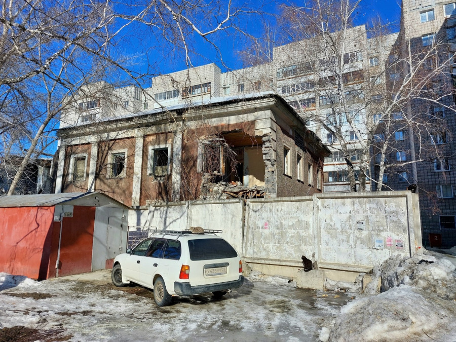 Аварийное здание на пр. Ленина 131/2.