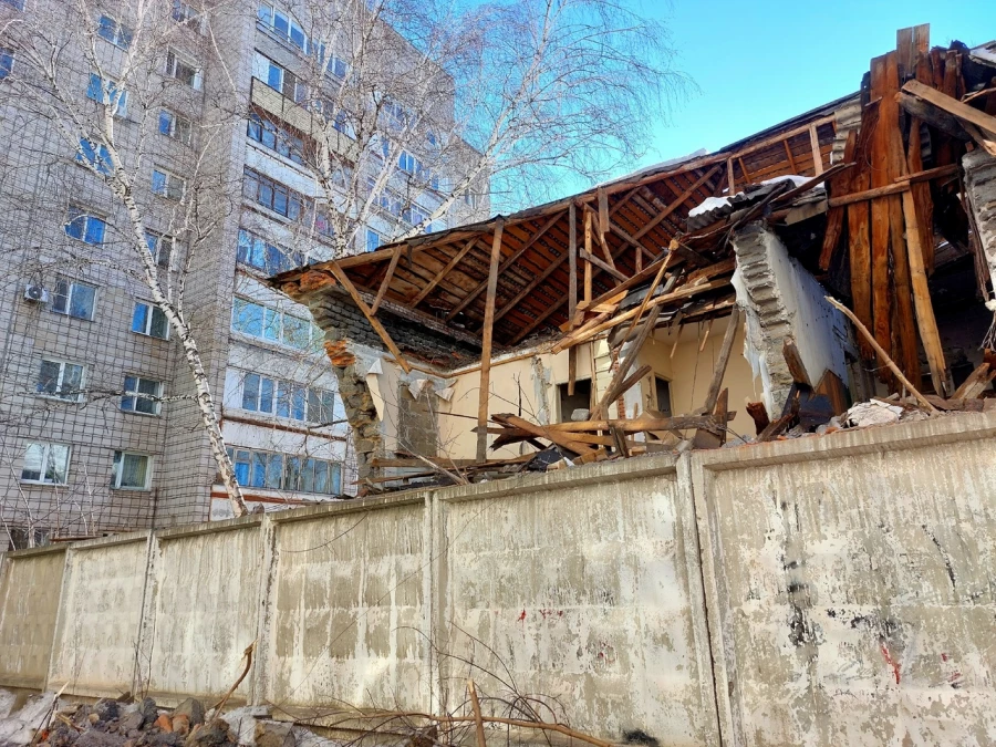 Аварийное здание на пр. Ленина 131/2.