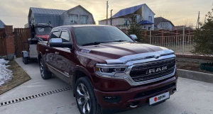 Dodge Ram вишневого цвета продают за 7,8 млн рублей в Барнауле.