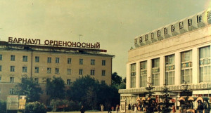 Центральный универмаг на пр. Ленина в Барнауле, фото 1986 года.