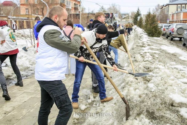 В Барнауле провели первый в году «чистый четверг».