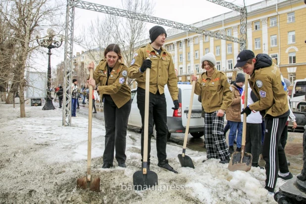 В Барнауле провели первый в году «чистый четверг».