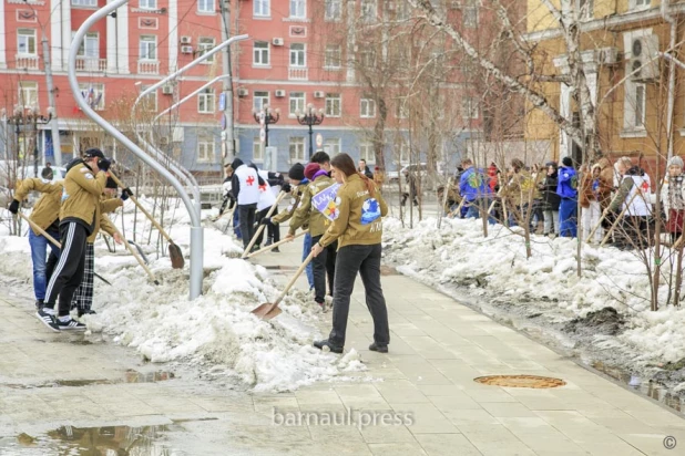 В Барнауле провели первый в году «чистый четверг».