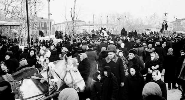 Проводы зимы на пл. Свободы, фото 1959 года.