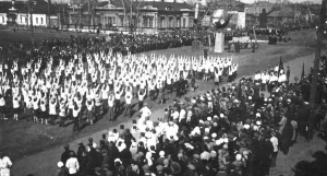 Первомайские советские демонстрации в городе 1920-1950 годов.