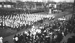 Первомайские советские демонстрации в городе 1920-1950 годов.