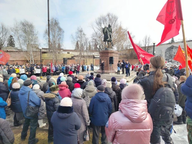 Митинг против повышения тарифов ЖКХ в Бийске.