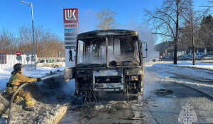 В Новосибирске сгорел автобус.