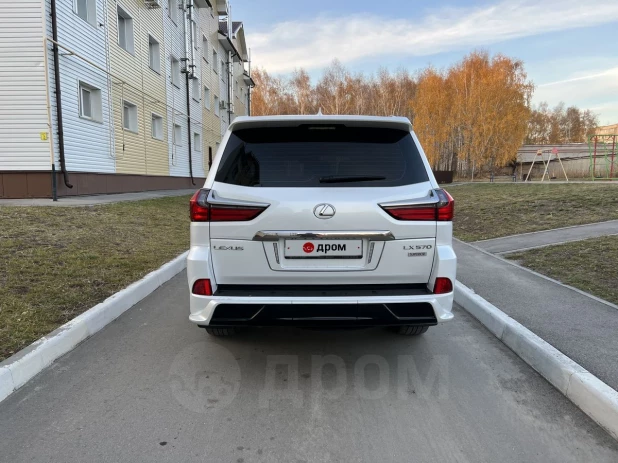 Lexus по цене "трешки" в центре города продают в Барнауле.