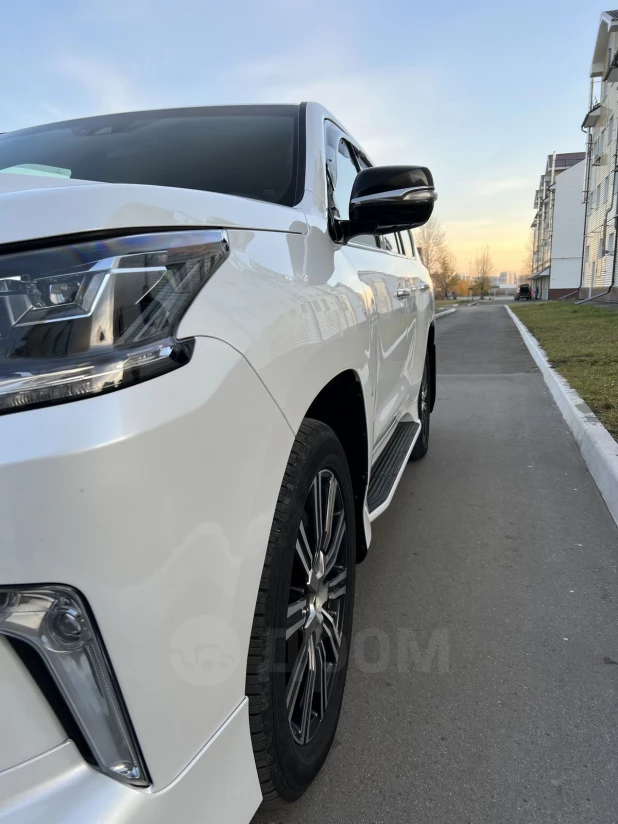 Lexus по цене "трешки" в центре города продают в Барнауле.