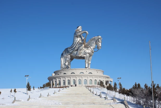 Памятник Чингисхану в Цонжин-Болдоге.