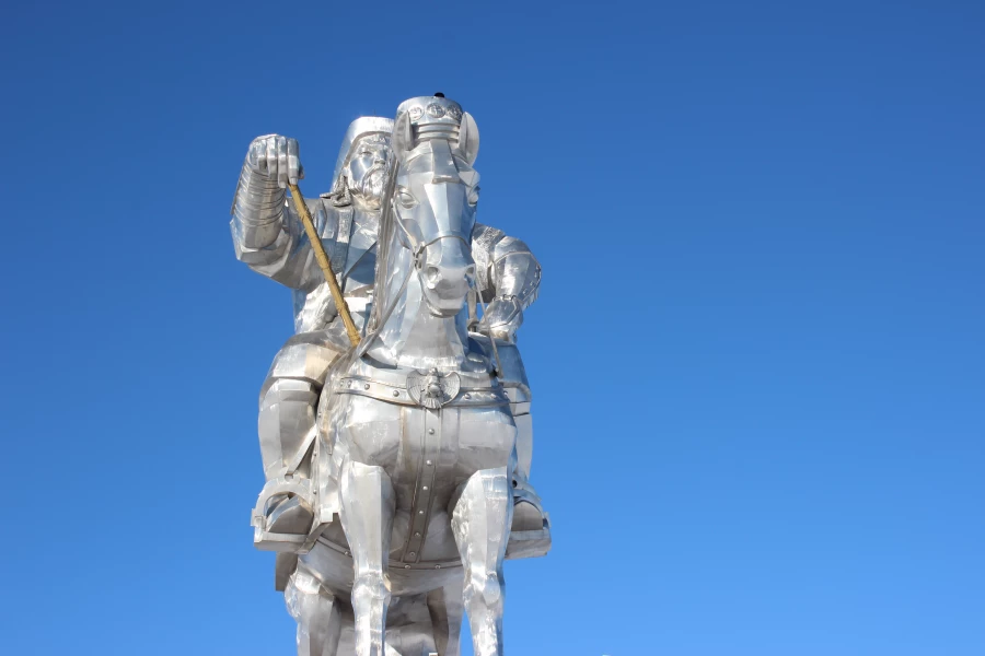Памятник Чингисхану в Цонжин-Болдоге.
