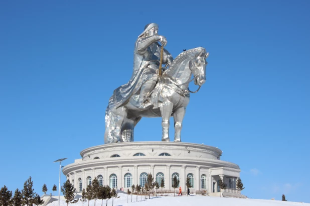 Памятник Чингисхану в Цонжин-Болдоге.