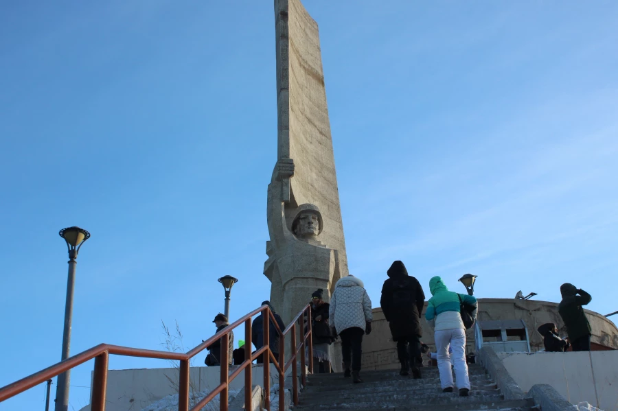 Памятник к 50-летней годовщине событий на Халхин-Голе в Улан-Баторе.