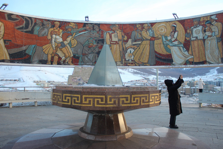 Памятник к 50-летней годовщине событий на Халхин-Голе в Улан-Баторе.