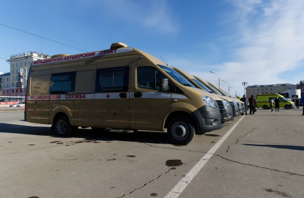 Вручение ключей от автомобилей скорой помощи.