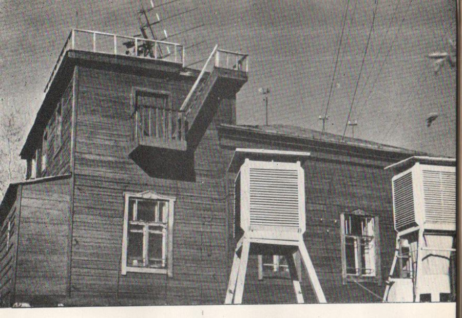 Метеорологическая станция Барнаула, дата фото не указана.
