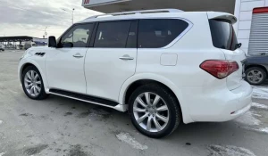 Infiniti QX56.